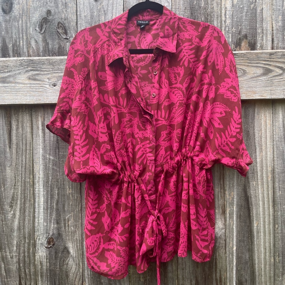 Torrid Red and Pink Floral Blouse SZ 00
